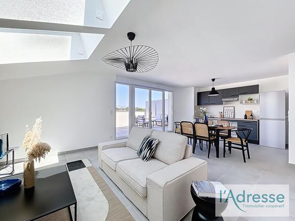 APPARTEMENT NEUF LIVRÉ IMMÉDIATEMENT :-) DERNIER ÉTAGE AVEC TERRASSE - CASTELGINEST