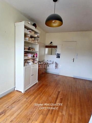 A Vendre -  Maison de bourg rénovée – 190 m² – 5 chambres – équipements modernes : une opportunité rare au centre bourg. MORTAIN (50)