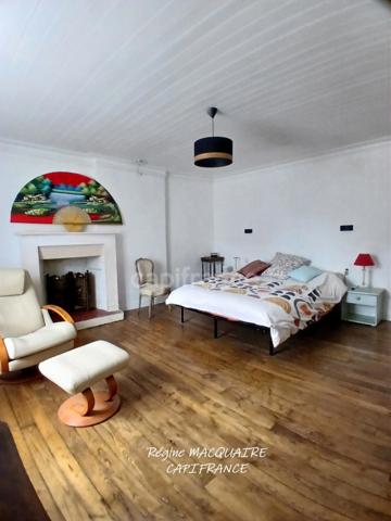 A Vendre -  Maison de bourg rénovée – 190 m² – 5 chambres – équipements modernes : une opportunité rare au centre bourg. MORTAIN (50)