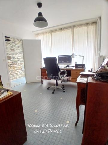 A Vendre -  Maison de bourg rénovée – 190 m² – 5 chambres – équipements modernes : une opportunité rare au centre bourg. MORTAIN (50)