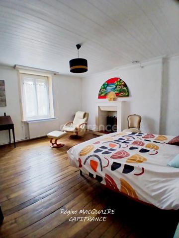A Vendre -  Maison de bourg rénovée – 190 m² – 5 chambres – équipements modernes : une opportunité rare au centre bourg. MORTAIN (50)