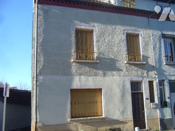 MAISON DE VILLE AU CENTRE DE LE MAYET DE MONTAGNE