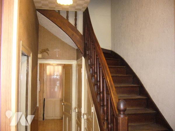 MAISON DE VILLE AU CENTRE DE LE MAYET DE MONTAGNE