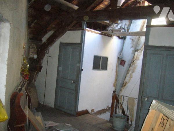 MAISON DE VILLE AU CENTRE DE LE MAYET DE MONTAGNE