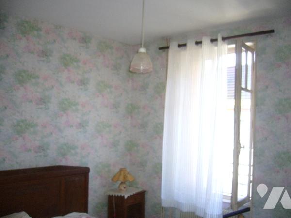 MAISON DE VILLE AU CENTRE DE LE MAYET DE MONTAGNE