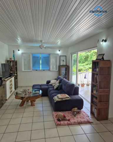 Coup de cœur pour cette villa F5 à l'Anse à L'Ane aux Trois-Ilets.