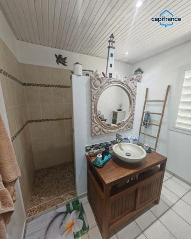 Coup de cœur pour cette villa F5 à l'Anse à L'Ane aux Trois-Ilets.