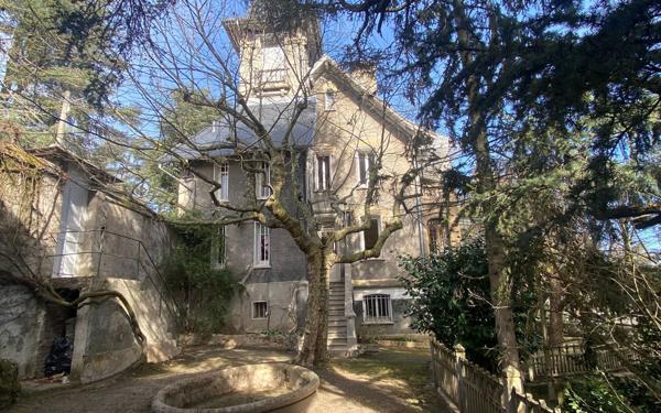 Maison à vendre    8 pièces • 241 m2 Saint-Étienne