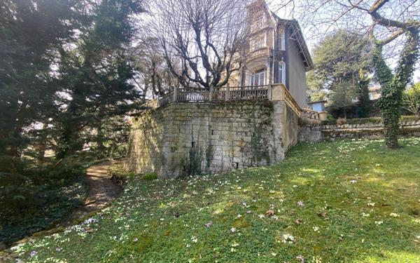 Maison à vendre    8 pièces • 241 m2 Saint-Étienne