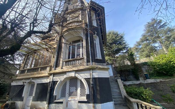 Maison à vendre    8 pièces • 241 m2 Saint-Étienne