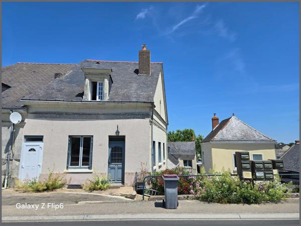 A Saint Clément des levées 49350, face à la Loire ancienne "Maison de marinier", plus un joli studio.