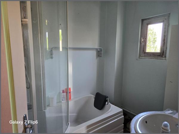 A Saint Clément des levées 49350, face à la Loire ancienne "Maison de marinier", plus un joli studio.