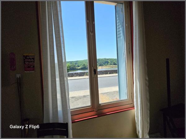 A Saint Clément des levées 49350, face à la Loire ancienne "Maison de marinier", plus un joli studio.