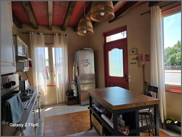 A Saint Clément des levées 49350, face à la Loire ancienne "Maison de marinier", plus un joli studio.