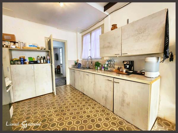 A vendre maison de ville sur trois niveaux au coeur de la bastide de Sainte Foy la Grande