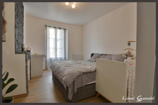 A vendre maison de ville sur trois niveaux au coeur de la bastide de Sainte Foy la Grande