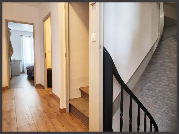 A vendre maison de ville sur trois niveaux au coeur de la bastide de Sainte Foy la Grande