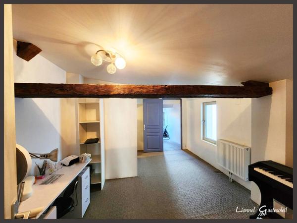 A vendre maison de ville sur trois niveaux au coeur de la bastide de Sainte Foy la Grande