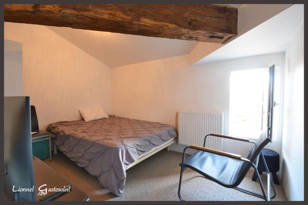 A vendre maison de ville sur trois niveaux au coeur de la bastide de Sainte Foy la Grande