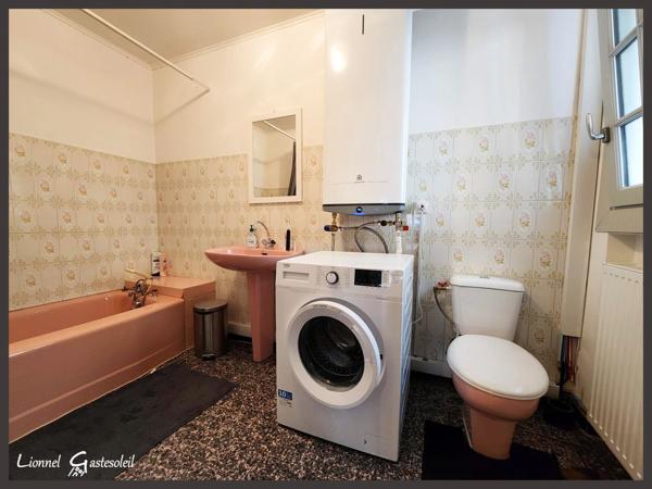A vendre maison de ville sur trois niveaux au coeur de la bastide de Sainte Foy la Grande