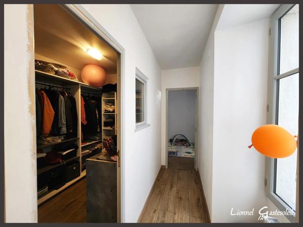A vendre maison de ville sur trois niveaux au coeur de la bastide de Sainte Foy la Grande