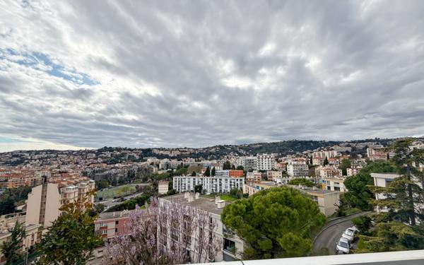 Appartement à vendre    3 pièces • 57 m2 Nice