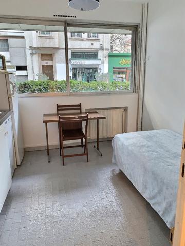 A louer chambre de bonne à Marseille 13008 -  MERMOZ