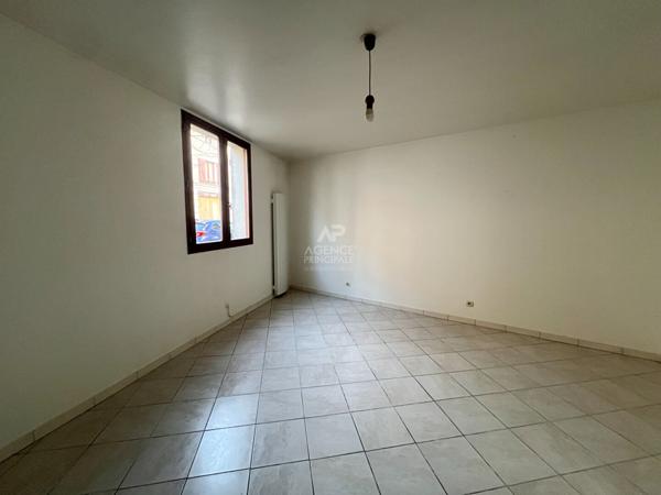 Studio Houilles 12 min gare

Loyer 650 €/mois charges comprises **

- Ref : 801