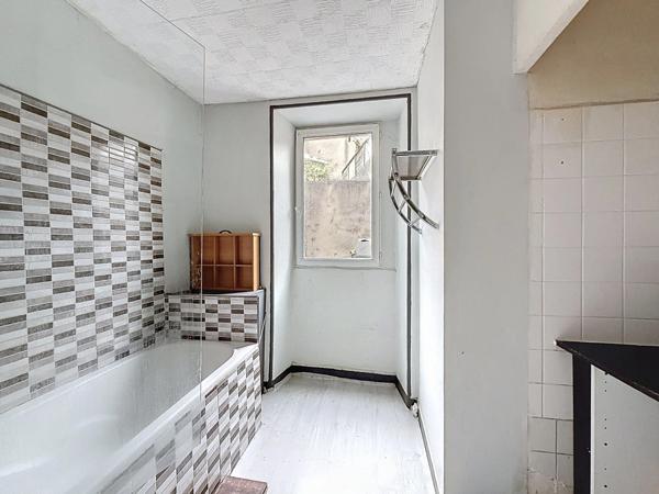 Dpt Deux Sèvres (79), à vendre PARTHENAY maison P6 - 118.11 m² - parcelle 97 m²