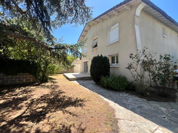 Grande Maison 140 m² – HYPER CENTRE– Jardin, garage, dépendance
