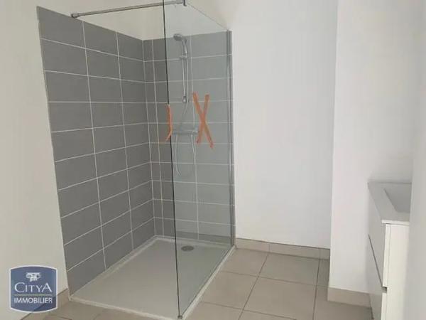 Appartement à louer 2 pièces 47.09m² Miramas (13140)