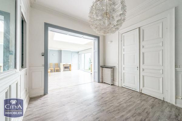 Maison à vendre 6 pièces 198m² Saint-Amand-les-Eaux (59230)