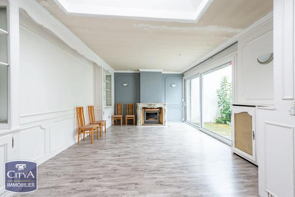 Maison à vendre 6 pièces 198m² Saint-Amand-les-Eaux (59230)