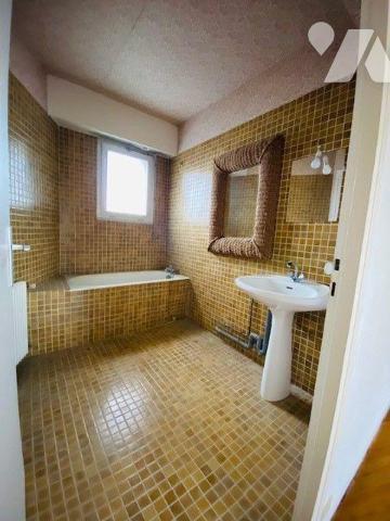 A VENDRE à PERROS-GUIREC, Centre-Ville, un appartement de type 2 d'une surface de 51m², composé...