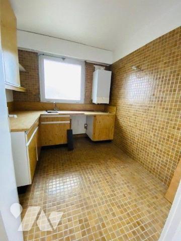 A VENDRE à PERROS-GUIREC, Centre-Ville, un appartement de type 2 d'une surface de 51m², composé...