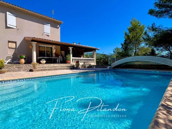 VILLA de plus de 200m2 sur un terrain de 2000m2