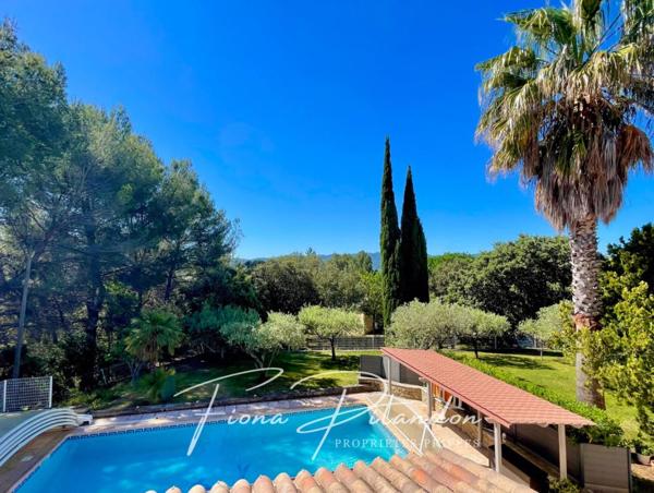 VILLA de plus de 200m2 sur un terrain de 2000m2