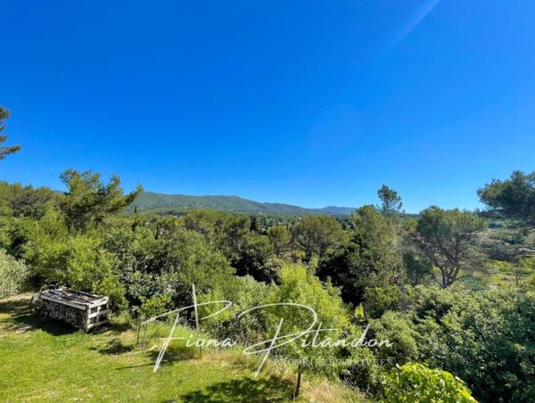 VILLA de plus de 200m2 sur un terrain de 2000m2