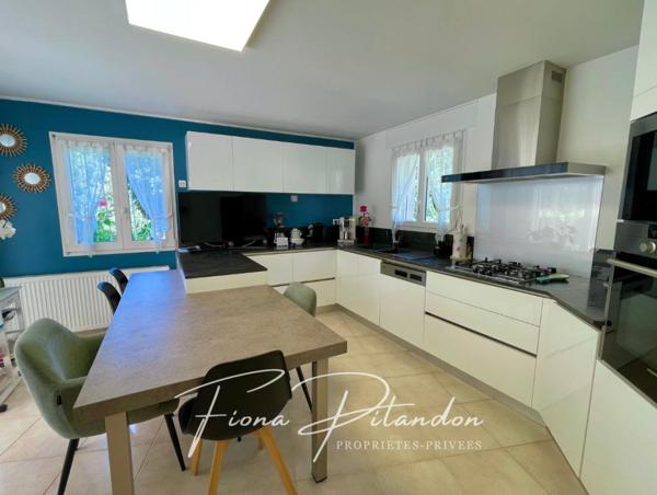 VILLA de plus de 200m2 sur un terrain de 2000m2