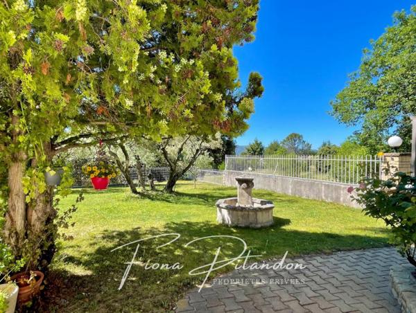 VILLA de plus de 200m2 sur un terrain de 2000m2