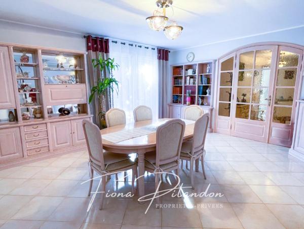 VILLA de plus de 200m2 sur un terrain de 2000m2