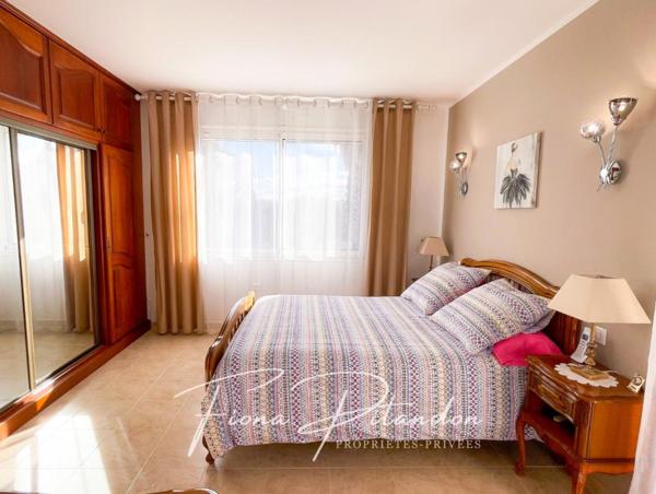 VILLA de plus de 200m2 sur un terrain de 2000m2