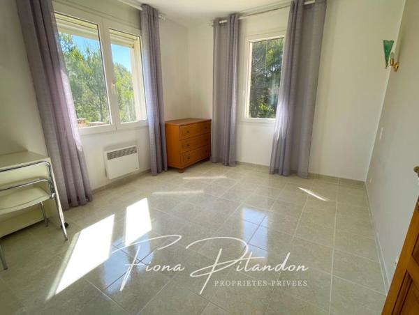 VILLA de plus de 200m2 sur un terrain de 2000m2