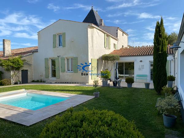BOURGNEUF PROPRIETE AVEC PISCINE JARDIN La rochelle BOURGNEUF PROPRIETE AVEC PISCINE JARDIN La rochelle