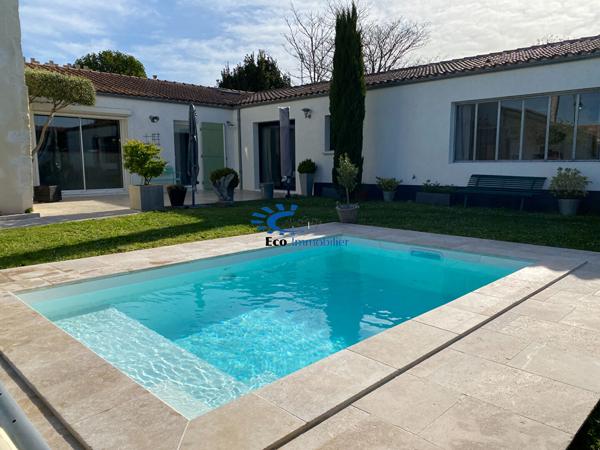 BOURGNEUF PROPRIETE AVEC PISCINE JARDIN La rochelle BOURGNEUF PROPRIETE AVEC PISCINE JARDIN La rochelle