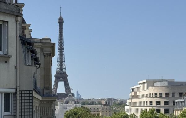 BRETEUIL (VIIe) - Appartement Luxe - 6e étage vue monuments