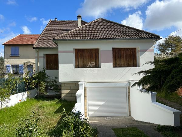Maison Le Mesnil Le Roi 4 pièce(s) 75M² Loyer 2 116 €/mois **  - Référence  10678