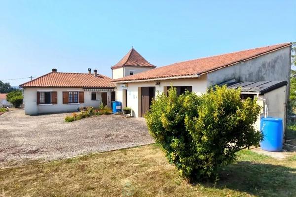 A L'EST DE BERGERAC, MAISON TRADITIONNELLE DANS UN CADRE PRIVILEGIE