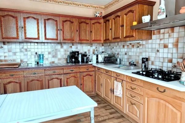 A L'EST DE BERGERAC, MAISON TRADITIONNELLE DANS UN CADRE PRIVILEGIE