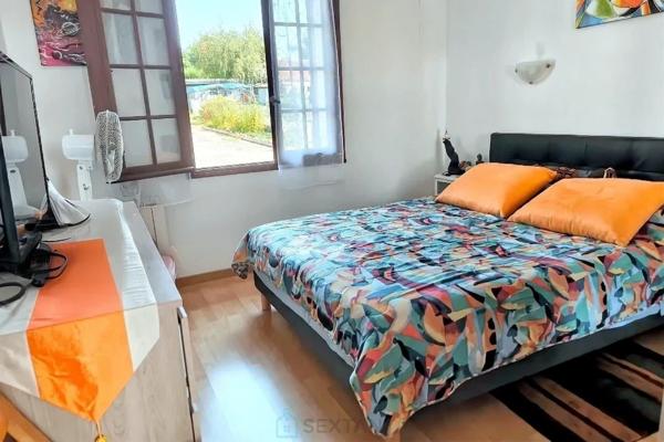 A L'EST DE BERGERAC, MAISON TRADITIONNELLE DANS UN CADRE PRIVILEGIE